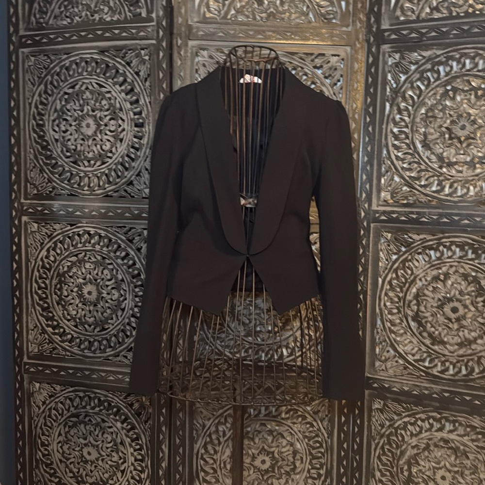 Classy black blazer. in great condition. Size M.